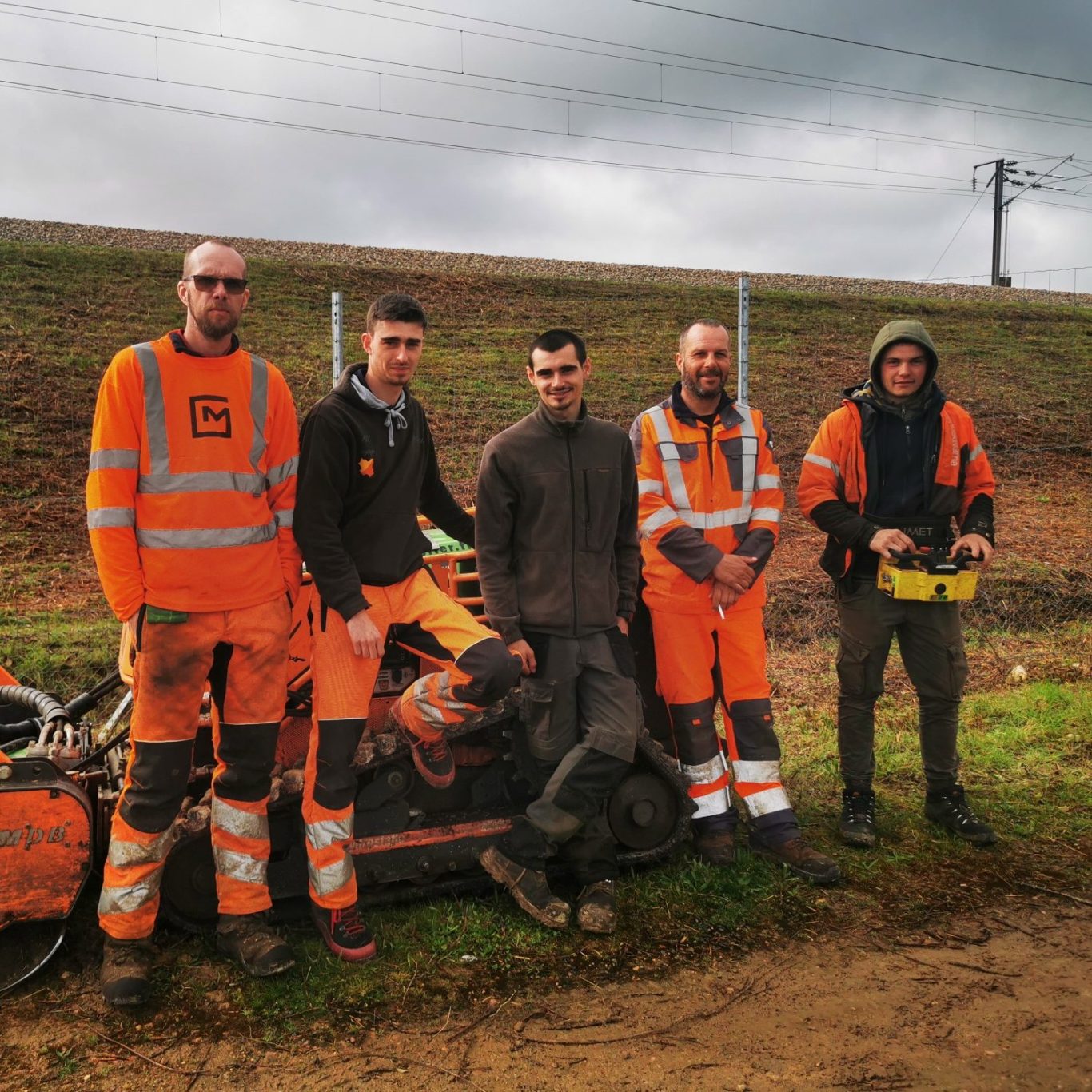 Formation pilotes de robots radiocommandés Débroussaillage85