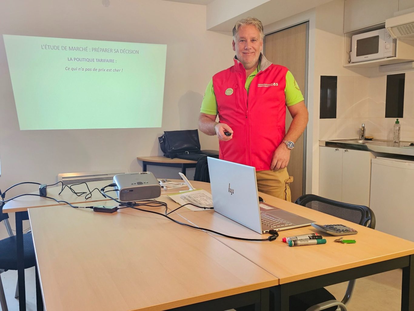 FORMATEUR PILOTES DE ROBOTS FORMATEUR PILOTES DE ROBOTS